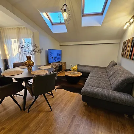 Blue Garden Loft - With Garage アパート