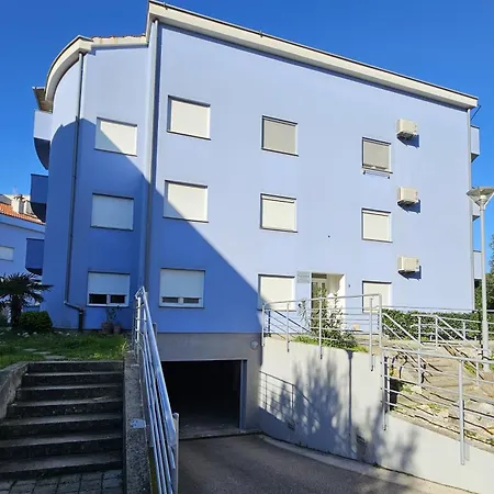 Blue Garden Loft - With Garage アパート